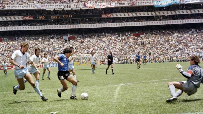 Diego Maradona solo đỉnh cao trước tuyển Anh (1986)